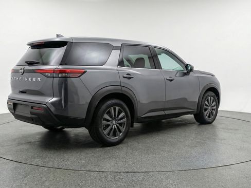 Used 2025 Nissan Pathfinder SV image 9