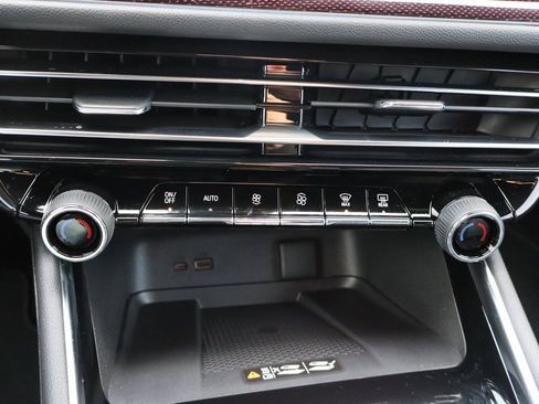 New 2026 Chevrolet Traverse Z71 w/ Enhanced Driving Package image 11