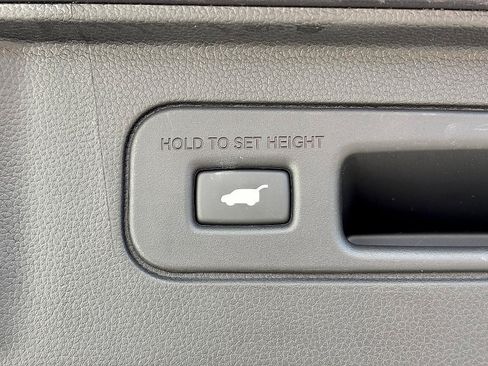 Certified 2025 Honda Pilot Touring image 8