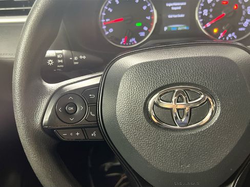Used 2021 Toyota RAV4 XLE w/ Convenience Package FWD image 19