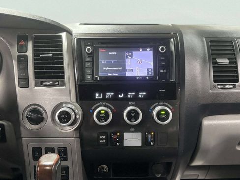 Used 2014 Toyota Sequoia Platinum image 34