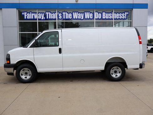 New 2025 GMC Savana 2500 w/ Enhanced Convenience Package RWD image 7