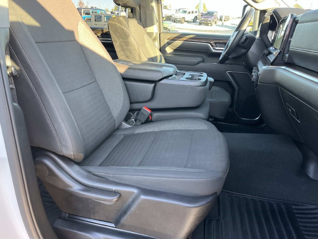 Used 2025 Chevrolet Silverado 2500 LT w/ Convenience Package AWD/4WD image 23