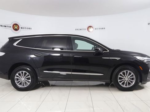Used 2023 Buick Enclave Essence AWD/4WD image 2