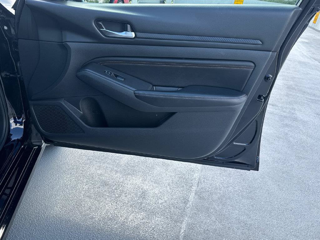 Used 2021 Nissan Altima 2.5 SR AWD/4WD image 14