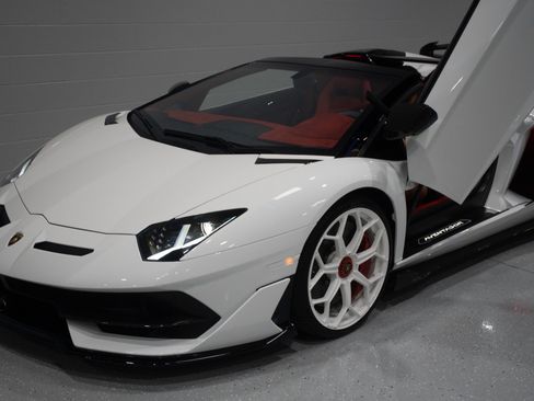 Used 2020 Lamborghini Aventador SVJ AWD/4WD image 47