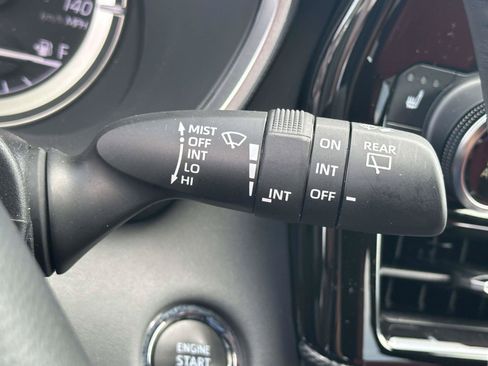 Used 2022 Toyota Highlander XSE FWD image 28