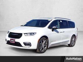 New 2026 Chrysler Pacifica Pinnacle video 1