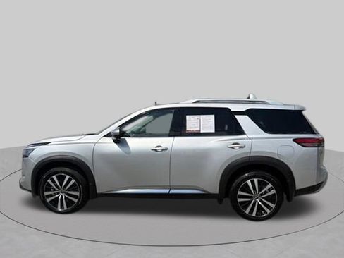 Used 2025 Nissan Pathfinder Platinum w/ Cargo Package AWD/4WD image 16