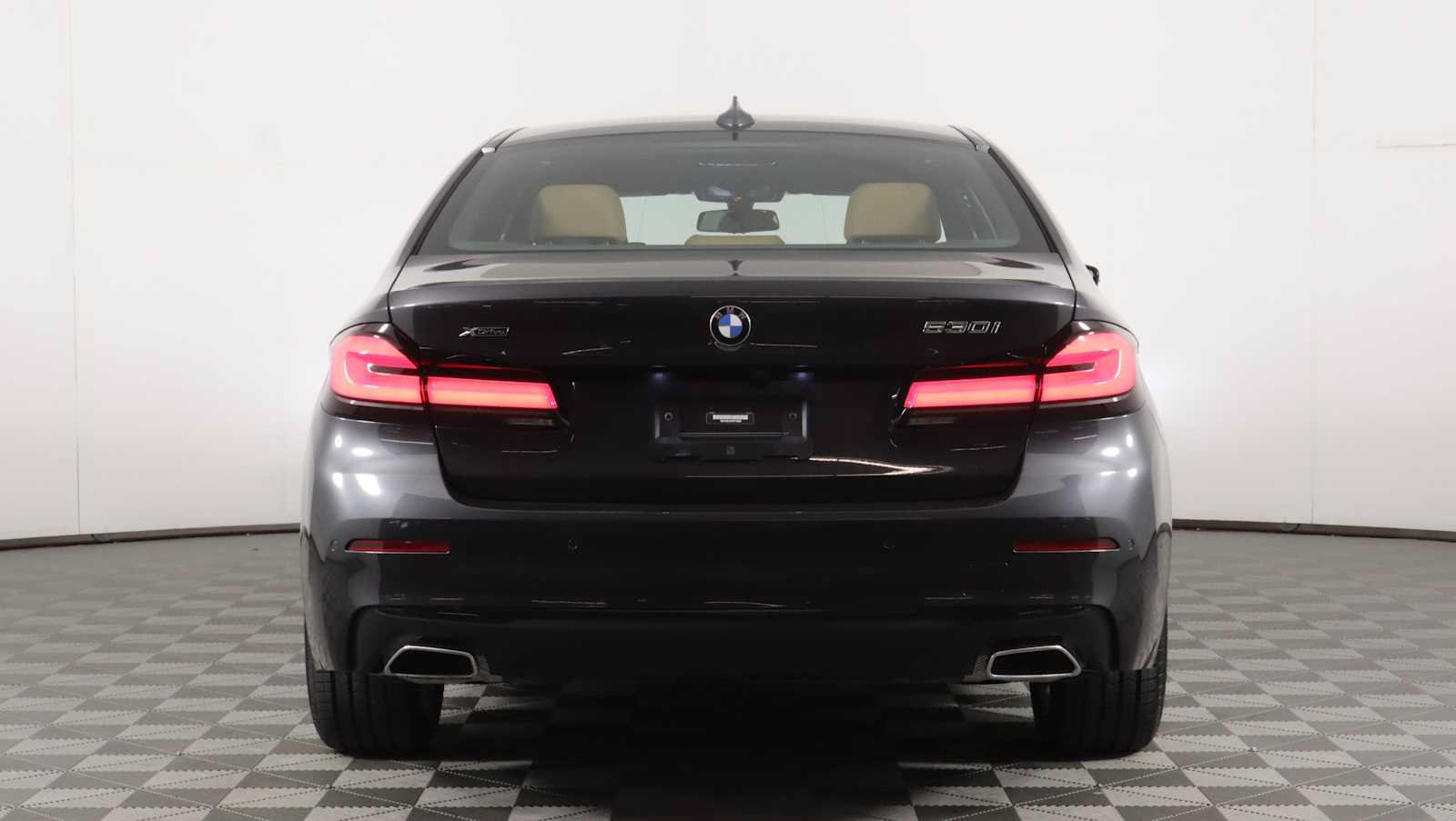 Used 2023 BMW 530i xDrive w/ Premium Package AWD/4WD image 5