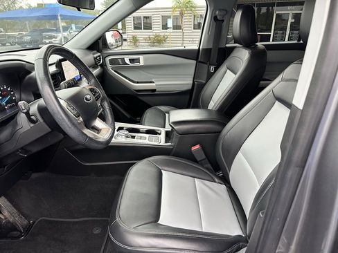 Used 2022 Ford Explorer XLT w/ Equipment Group 202A image 11