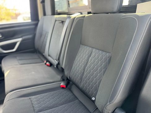 Used 2018 Nissan Titan SV w/ SV Convenience Package image 29