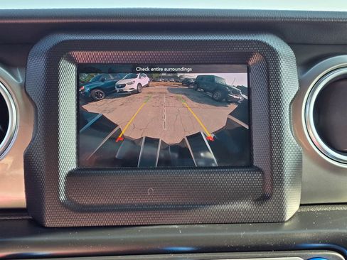 Used 2020 Jeep Wrangler Unlimited Sahara w/ Cold Weather Group image 16