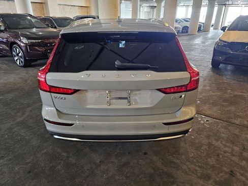 Certified 2025 Volvo V60 B5 Cross Country Ultra AWD/4WD image 3