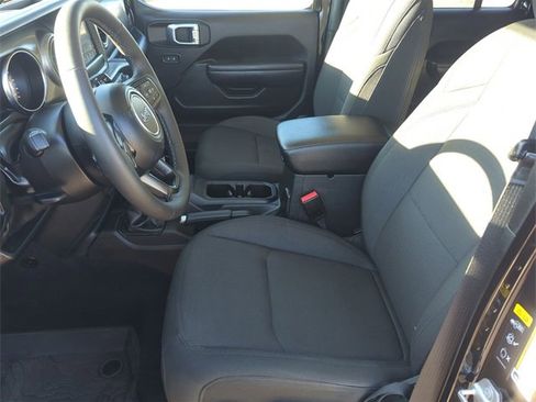 Certified 2023 Jeep Gladiator Sport image 11