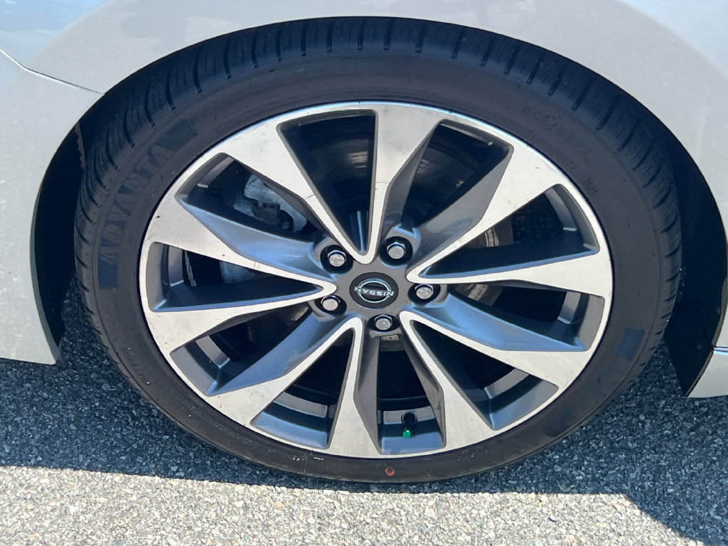 Used 2023 Nissan Maxima Platinum w/ Sport Mat Group FWD image 12