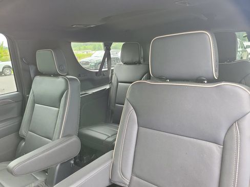 Used 2021 Chevrolet Suburban Z71 w/ Rear Media and Nav Package AWD/4WD image 28