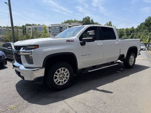 Used 2023 Chevrolet Silverado 2500 LT AWD/4WD image 4