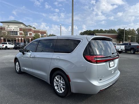 New 2026 Chrysler Pacifica Select image 5