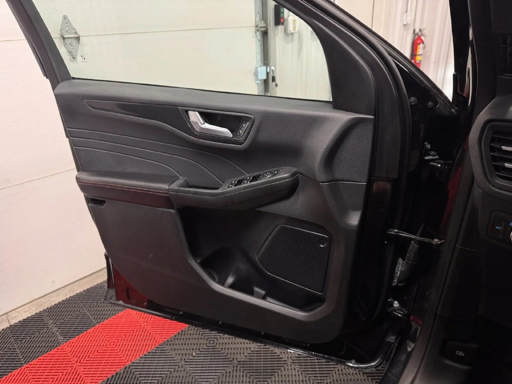 Used 2024 Ford Escape ST-Line w/ Tech Pack #1 AWD/4WD image 28