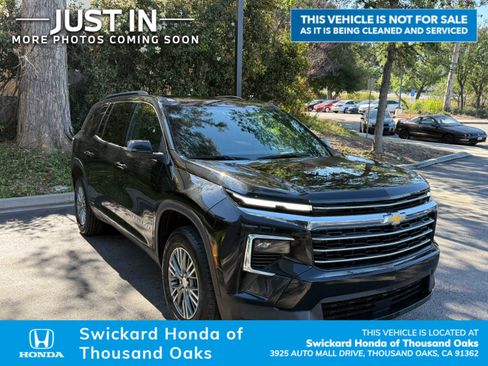 Used 2024 Chevrolet Traverse LT image 1