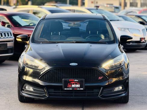 Used 2017 Ford Focus ST w/ Equipment Group 401A image 2