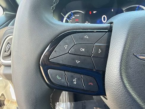 Used 2024 Chrysler Pacifica Limited FWD image 22