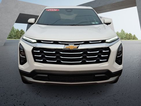 Used 2026 Chevrolet Equinox LT w/ Convenience Package II FWD image 2