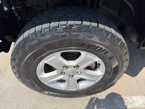 Used 2021 Jeep Wrangler Sport AWD/4WD image 32