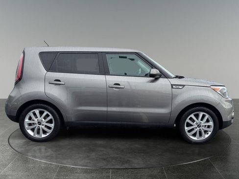 Used 2018 Kia Soul + FWD image 10