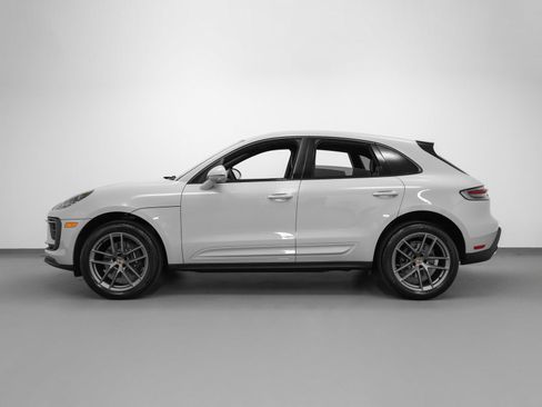 Certified 2026 Porsche Macan AWD/4WD image 2