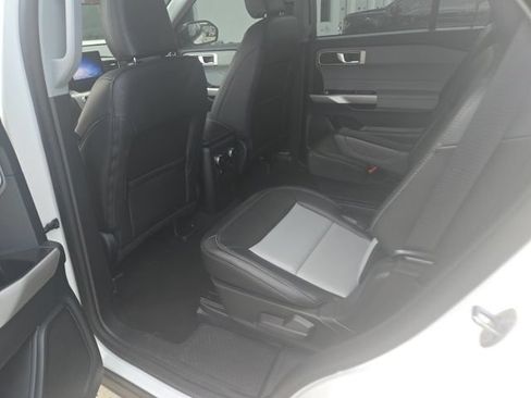 Used 2024 Ford Explorer XLT w/ Equipment Group 202A AWD/4WD image 27