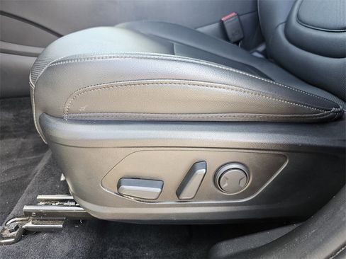 Certified 2025 Hyundai Santa Cruz SEL image 13