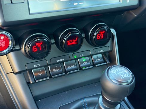 Used 2025 Subaru BRZ tS image 31