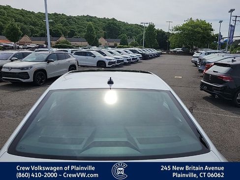 Certified 2023 Volkswagen Jetta SE w/ Panoramic Sunroof Package FWD image 32