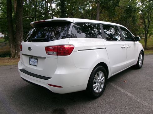 Used 2018 Kia Sedona L image 6