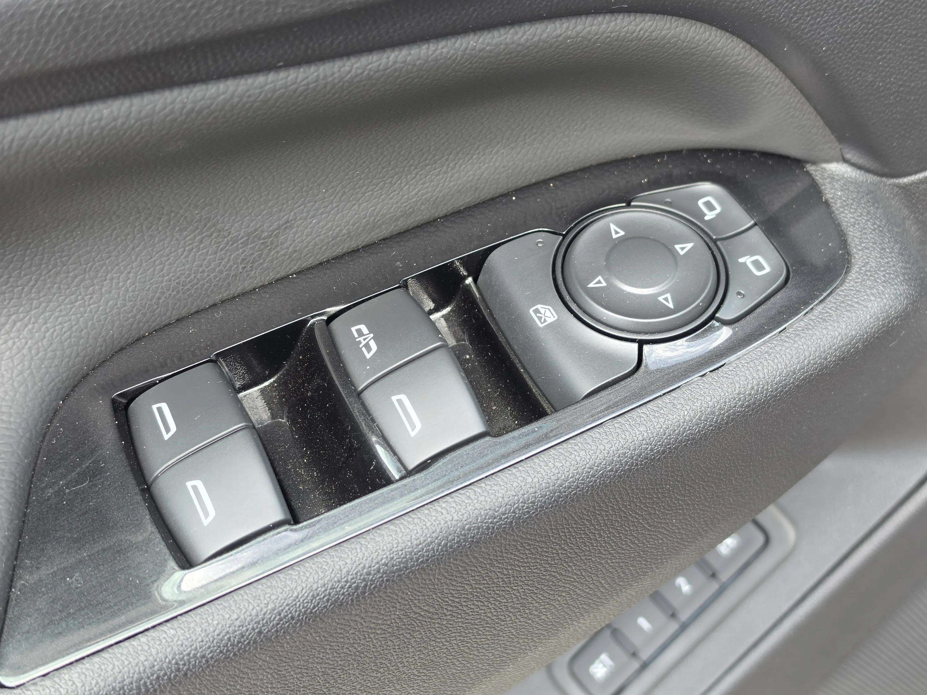 Used 2024 Chevrolet Equinox Premier FWD image 24