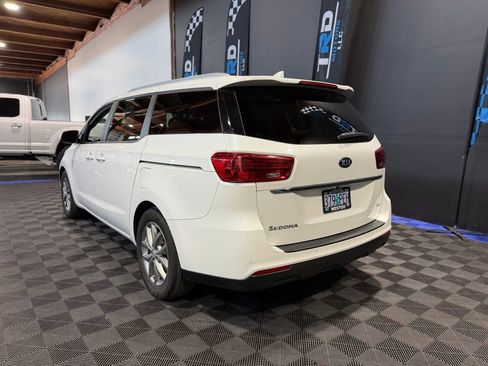 Used 2021 Kia Sedona EX image 3