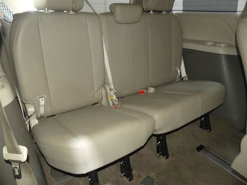 Used 2018 Toyota Sienna XLE Premium image 28