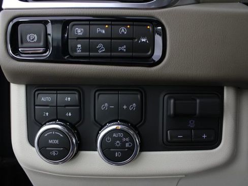 New 2026 GMC Yukon XL Denali image 16