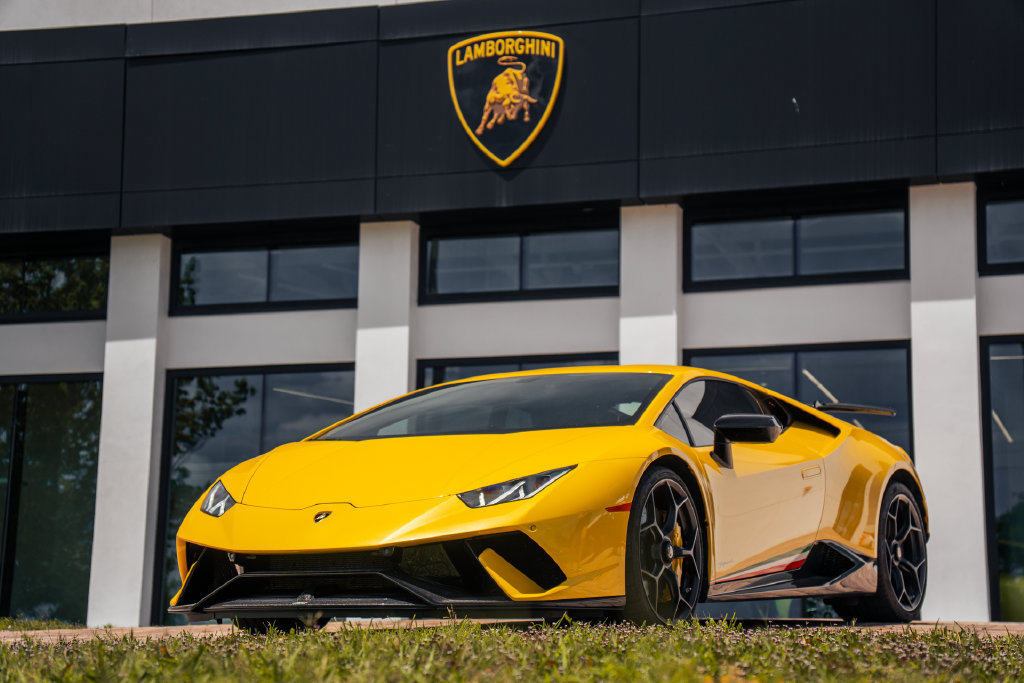 Used 2018 Lamborghini Huracan Performante AWD/4WD image 1