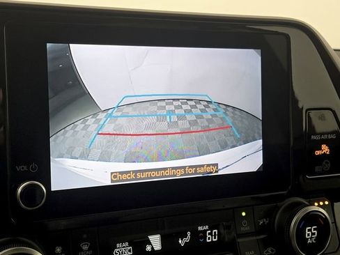 Used 2023 Toyota Highlander XLE image 20