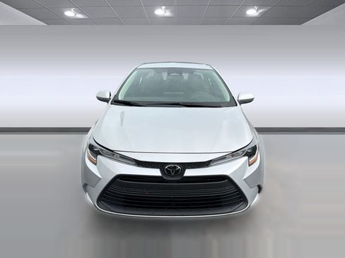 Used 2025 Toyota Corolla LE FWD image 6