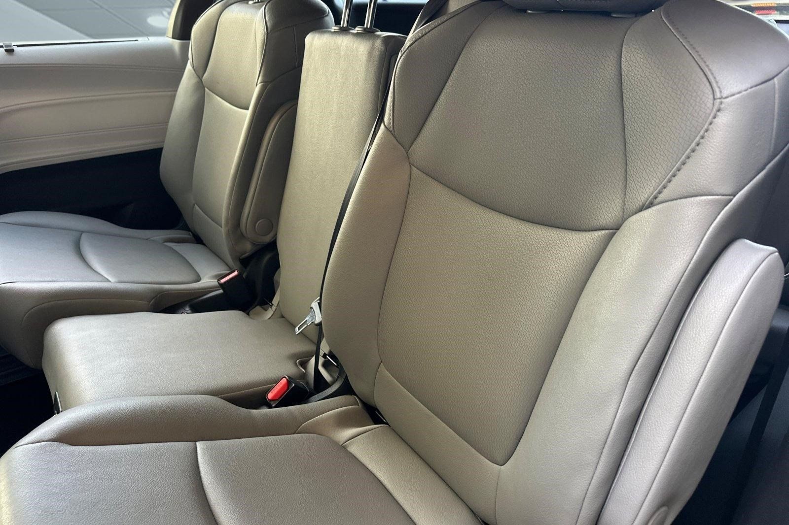 Used 2026 Toyota Sienna XLE FWD image 25