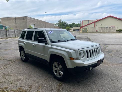 Used 2015 Jeep Patriot Latitude AWD/4WD image 7