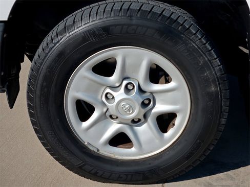 Used 2018 Toyota Tundra SR image 9