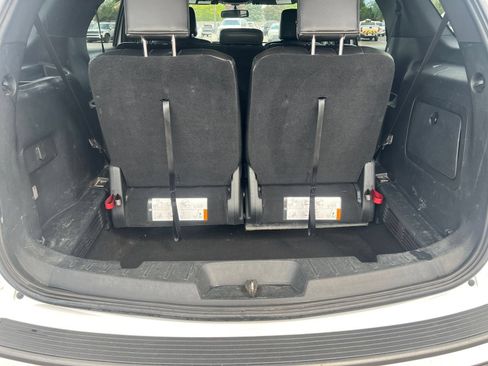 Used 2018 Ford Explorer XLT w/ Equipment Group 202A AWD/4WD image 23