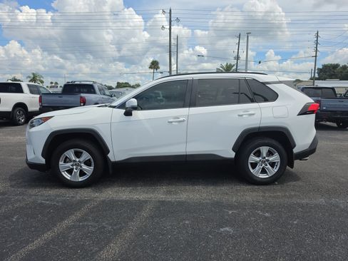 Used 2020 Toyota RAV4 XLE FWD image 6