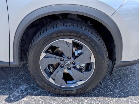Used 2024 Nissan Rogue SV AWD/4WD image 10