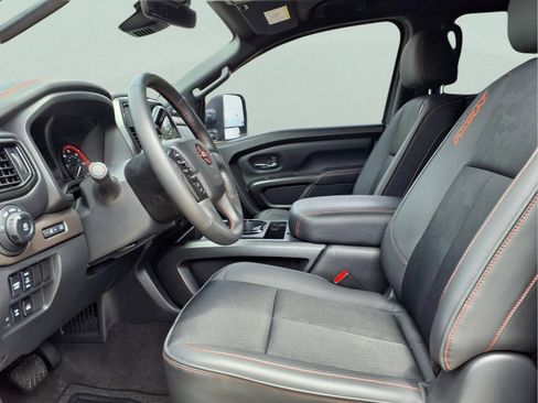 Used 2023 Nissan Titan PRO-4X AWD/4WD image 11